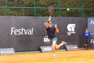 CURITIBA (PR) Brazil 10 / 22 / 2024 - Tenis oyuncusu Gustavo Heide, Graciosa Country Club sahasında oynanan ilk tur maçında (edson de souza / thews2)