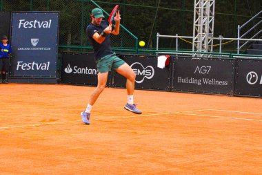 CURITIBA (PR) Brazil 10 / 22 / 2024 - Tenis oyuncusu Gustavo Heide, Graciosa Country Club sahasında oynanan ilk tur maçında (edson de souza / thews2)