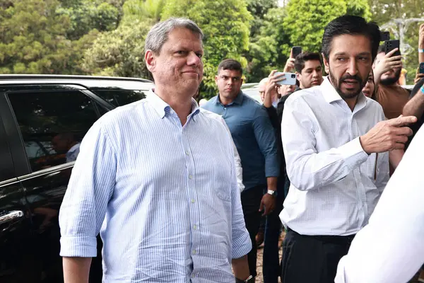 Sao Paulo (SP), 10 / 22 / 2024 - Sao Paulo Tarcisio de Frentes Valisi ve aday Ricardo Nunes (MDB), MDB Baleia Rossi başkanı Jair Bolsonaro ile öğle yemeğine katıldı. (Leco Viana / Newws2)
