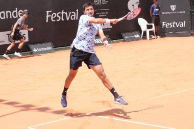 Curitiba (pr), Brazil 10 / 24 / 2024 - tenis oyuncusu Gustavo heide (bra) atp Challenger Curitiba 'nın 16 turu için geçerli olan tenis oyuncusu Tomas barrios vera (chi)' yi yendi