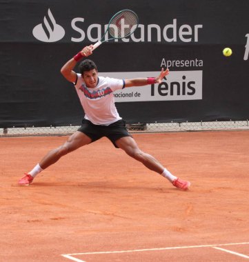 Curitiba (pr) Brezilya 10 / 24 / 2024 - Brezilyalı tenisçiler Matus Alves arasındaki düelloda Karue 'yi 7 / 6, 3 / 6 ve 7 / 5 yenerek çeyrek finale yükseldi.