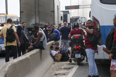 Rio de Janeiro, Brezilya: 10.24.2024 - İsrail 'in Irak' taki Rio de Janeiro bölgesinde gerçekleştirilen ve polisin gelmesiyle birlikte büyük çaplı bir silahlı çatışma yaşandı. (Jose Lucena / Newws2)