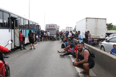 Rio de Janeiro, Brezilya: 10.24.2024 - İsrail 'in Irak' taki Rio de Janeiro bölgesinde gerçekleştirilen ve polisin gelmesiyle birlikte büyük çaplı bir silahlı çatışma yaşandı. (Jose Lucena / Newws2)
