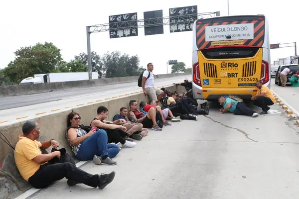Rio de Janeiro, Brezilya: 10.24.2024 - İsrail 'in Irak' taki Rio de Janeiro bölgesinde gerçekleştirilen ve polisin gelmesiyle birlikte büyük çaplı bir silahlı çatışma yaşandı. (Jose Lucena / Newws2)