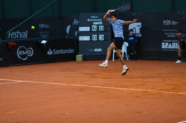 Curitiba (Pr), Brezilya 10 / 25 / 2024 çok tartışmalı bir maçta, Brezilyalı felipe meligeni Roma Andres Burruchaga 'yı (arg) Graciosa golf kulübü sahasında 6 / 0 4 / 6 / 1 ile yendi (edson de souza / thenews2)