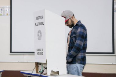 Sao Paulo, (sp) - 10 / 27 / 2024 - seçim / boulos / sp - 27 Ekim 2024 Pazar sabahı Sao Paulo 'nun güney bölgesindeki ceu campo limpo' da oy kullanma hareketi. (Fotoğraf: Fabricio Bomjardim / Theenews2 / Depo Fotoğrafları) 