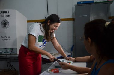 Natal (rn), 10 / 27 / 2024 seçim / natal / rn aday Natalia Bonavides (pt), Winston Kilisesi Devlet Okulu 'nda bu pazar, 27 Ekim 2024. (Jos Aldenir / The Newws2)