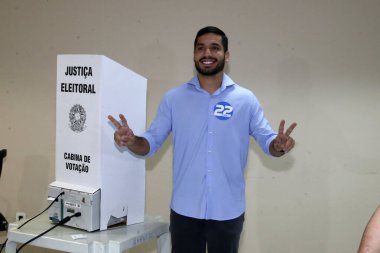 Fortaleza (ce), 10 / 27 / 2024 - seçim / fortaleza / ce - fortaleza andre fernandes (pl) belediye başkanı adayı, bu Pazar, 27 Ekim 2024, Dionisio Torres Mahallesi 'nde Unipace' de oy kullandı. (Fotoğraf: LC Moreira / Thenews2 / Depozito Fotoğrafları) 