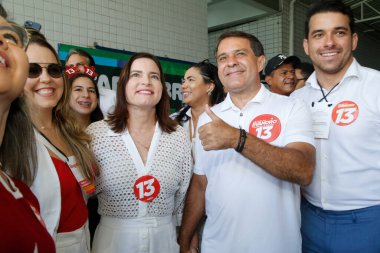 Fortaleza (ce) Brazil 10 / 27 / 2024 aday Evandro leitao (pt), eğitim bakanı Camilo Santana ve eyalet valisi elmano de freitas ile birlikte farias brito kolejine (lc moreira / thenews2) geldi.)
