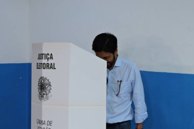 Sao Paulo (sp), 10 / 27 / 2024 - Ricardo rahibelerinin (mdb) yeniden seçilme adayı, 27 Ekim 2024 sabahı Socorro, başkentin güney bölgesindeki ee don duarte leopoldo e silva devlet okulunda oy kullandı. (Leandro Chemalle / Yeniler 2) 