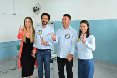 Sao Paulo (sp), Brezilya 10 / 27 / 2024 - Ricardo rahibelerinin biletindeki belediye başkan yardımcısı adayı, Albay Melo Araujo Sao Jorge Park 'taki E.E profesörü Benedita Ribas f. Silveira devlet okulunda (leandro chemalle / thenews2)