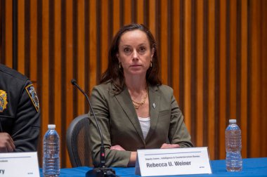 New York, ABD: 26 Ekim 2024 - İstihbarat ve Terörle Mücadele Şube Müdür Yardımcısı Rebecca Weiner, eski başkan Trump 'ın Madison Square Garden' daki mitingi öncesinde güvenlik hazırlıkları hakkında verdiği brifingde konuştu. (m10 'lar / Newws2)