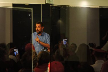 Sao Paulo (sp), 10 / 27 / 2024 - destekçilere konuşmadan önce Psol belediye başkanı mağlup adayı Guilherme Boulos ve basın milletvekilleri, meclis üyeleri ve VIP konuklarına kapalı bir konuşma yaptı. (Leandro Chemalle / Yeniler 2) 