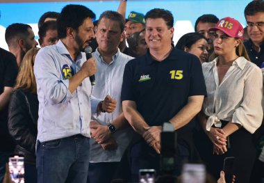 Sao Paulo (sp), Brezilya 10 / 27 / 2024 - aday Ricardo rahibeleri (mdb) ve yardımcısı Albay Mello Araujo (pl), ikinci tur oylama sonunda yaptıkları konuşmada, Banespa Kulübü, av. Santo amaro (Leco Viana / Thenews2)