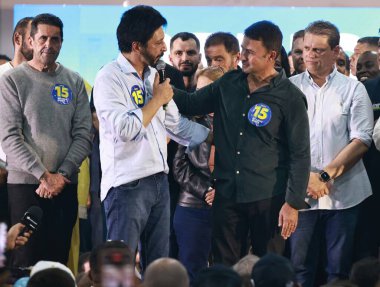 Sao Paulo (sp), Brezilya 10 / 27 / 2024 - aday Ricardo rahibeleri (mdb) ve yardımcısı Albay Mello Araujo (pl), ikinci tur oylama sonunda yaptıkları konuşmada, Banespa Kulübü, av. Santo amaro (Leco Viana / Thenews2)