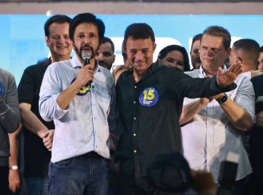 Sao Paulo (sp), Brezilya 10 / 27 / 2024 - aday Ricardo rahibeleri (mdb) ve yardımcısı Albay Mello Araujo (pl), ikinci tur oylama sonunda yaptıkları konuşmada, Banespa Kulübü, av. Santo amaro (Leco Viana / Thenews2)
