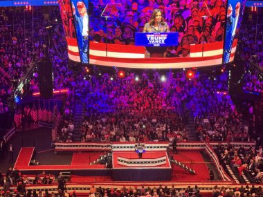 Başkan Donald J. Trump New York 'taki Madison Square Garden' da miting yapıyor. 27 Ekim 2024, New York, ABD: Manhattan 'daki Madison Square Garden (Niyi fote / theenews2)