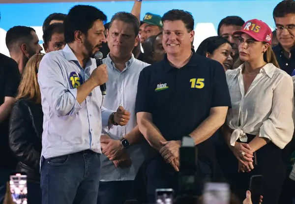 Sao Paulo (sp), Brezilya 10 / 27 / 2024 - aday Ricardo rahibeleri (mdb) ve yardımcısı Albay Mello Araujo (pl), ikinci tur oylama sonunda yaptıkları konuşmada, Banespa Kulübü, av. Santo amaro (Leco Viana / Thenews2)
