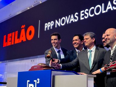 Sao Paulo (sp), Brezilya 10 / 29 / 2024 - Sao Paulo valisi, Tarcisio de freitas (cumhuriyetçiler), Sao Paulo 'daki devlet okulları için devlet-özel okulları için yapılan ilk açık artırmaya katıldı.