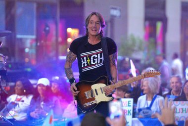 Keith Urban Rock Rock Rock 'ın bugünkü canlı performansıyla Rockefeller Plaza. 30 Ekim 2024, Rockefeller Plaza, New York, ABD (Jorge Estrellado / theenews2)