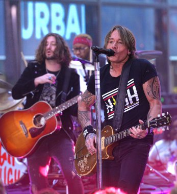 Keith Urban Rock Rock Rock 'ın bugünkü canlı performansıyla Rockefeller Plaza. 30 Ekim 2024, Rockefeller Plaza, New York, ABD (Jorge Estrellado / theenews2)