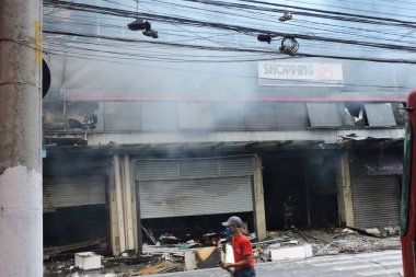 Sao Paulo (sp), Brezilya 10 / 30 / 2024 - 8 saatten fazla süren yangından sonra alışveriş cephesi sabahın erken saatlerinde Rua Barao de Ladario 'da bulunan 25 de Marco alışveriş merkezine ulaştı (leandro chemalle / thenews2)