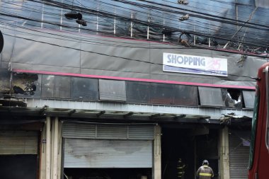 Sao Paulo (sp), Brezilya 10 / 30 / 2024 - 8 saatten fazla süren yangından sonra alışveriş cephesi sabahın erken saatlerinde Rua Barao de Ladario 'da bulunan 25 de Marco alışveriş merkezine ulaştı (leandro chemalle / thenews2)