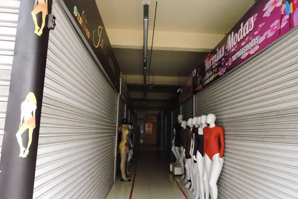 Sao Paulo (sp), Brezilya 10 / 30 / 2024 - Rua Barao de Ladario 'daki 25 de Marco alışveriş merkezinde sabah erken saatlerde meydana gelen yangından sonra (Leandro Chemalle / thenews2)