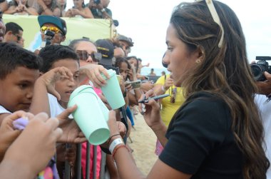 Natal (rn), Brazil 10/31/2024  skateboarder rayssa leal, honored surfer and olympic champion italo ferreira, during the bb surf circuit competition on miami beach in the city of natal, this thursday, october 31, 2024 (jose aldenir / thenews2) clipart