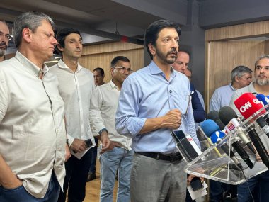 Sao Paulo (sp), Brezilya 11 / 01 / 2024 - 25 do bras alışveriş merkezini ziyaret ederken, vali tarcisio de freitas, belediye sekreteri Edson aparecido (oslaim brito / theenews2)