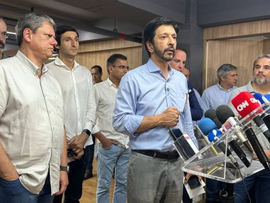 Sao Paulo (sp), Brezilya 11 / 01 / 2024 - 25 do bras alışveriş merkezini ziyaret ederken, vali tarcisio de freitas, belediye sekreteri Edson aparecido (oslaim brito / theenews2)
