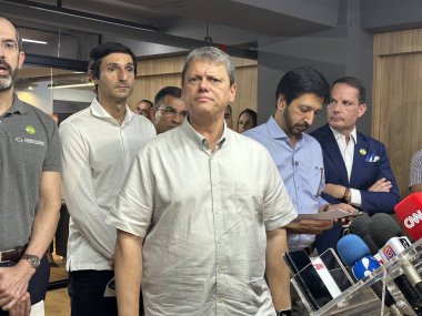 Sao Paulo (sp), Brezilya 11 / 01 / 2024 - 25 do bras alışveriş merkezini ziyaret ederken, vali tarcisio de freitas, belediye sekreteri Edson aparecido (oslaim brito / theenews2)