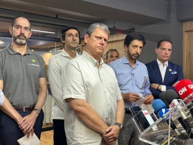 Sao Paulo (sp), Brezilya 11 / 01 / 2024 - 25 do bras alışveriş merkezini ziyaret ederken, vali tarcisio de freitas, belediye sekreteri Edson aparecido (oslaim brito / theenews2)