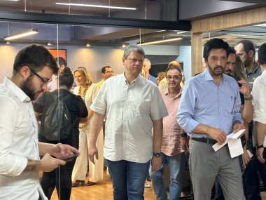 Sao Paulo (sp), Brezilya 11 / 01 / 2024 - 25 do bras alışveriş merkezini ziyaret ederken, vali tarcisio de freitas, belediye sekreteri Edson aparecido (oslaim brito / theenews2)