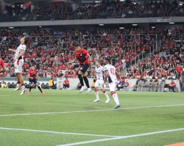 Curitiba (Pr), Brezilya 11 / 02 / 2024 taraftarları Cumartesi gecesi ligga arena 'da Brezilya serisinin 32. turu için geçerli olan atletizo ve vitoria arasında oynanan karşılaşmada (2). (Edson De Souza / Yeniler 2)