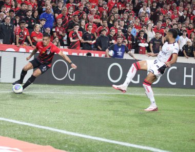 Curitiba (Pr), Brezilya 11 / 02 / 2024 taraftarları Cumartesi gecesi ligga arena 'da Brezilya serisinin 32. turu için geçerli olan atletizo ve vitoria arasında oynanan karşılaşmada (2). (Edson De Souza / Yeniler 2)