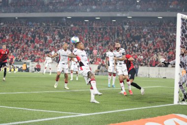 Curitiba (Pr), Brezilya 11 / 02 / 2024 taraftarları Cumartesi gecesi ligga arena 'da Brezilya serisinin 32. turu için geçerli olan atletizo ve vitoria arasında oynanan karşılaşmada (2). (Edson De Souza / Yeniler 2)