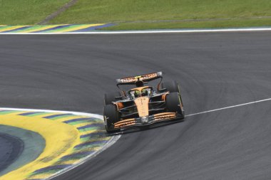 Sao paulo (sp), Brazil 11/02/2024  pilot lando norris - mclaren #4 in the sprint race of the sao paulo gp that takes place, this saturday (2), at the interlagos racetrack (julio dpaula / thenews2) clipart