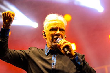 Curitiba (Pr), Brazil 11 / 01 / 2024 matogrosso ve mathias dolu bir evde canlı curitiba sahnesinde konser verdiler ve sertanejo modos (edson de souza / theenews2)