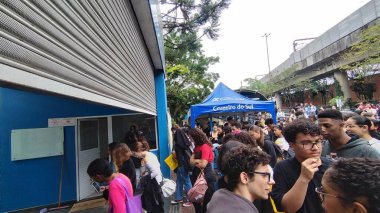 Sao Paulo (sp), 11 / 03 / 2024 - eğitim / enem / giriş / öğrenciler / sp - ulusal lise sınavının ilk sınavına girecek öğrenciler için kapılar açıldı - enem at the cruzeiro do sul University in santo amaro (Leandro Chemalle / thenews2)