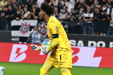 Sao Paulo (sp), 11 / 04 / 2024 - Brezilya / Korintliler Palmeiras Corinthians kalecisi Hugo Souza 'ya karşı 2024 Brezilya Futbol Şampiyonası' nın 32. turu için geçerli olan korintliler ve palmiyeler arasındaki maçta)