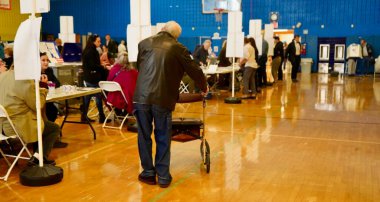 5 Kasım 2024, New York, ABD: Amerikalılar eski başkan Donald J. Trump ve mevcut ABD başkan yardımcısı Kamala Harris (niyi fote / theenews2)