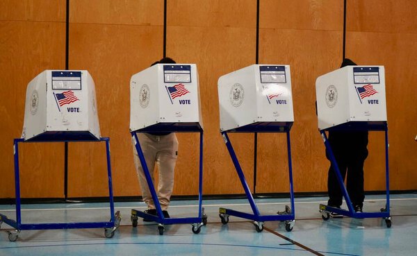 5 ноября 2024 года, Нью-Йорк, США: американцы стекаются в избирательные центры по всей стране, чтобы избрать нового президента (onofre veras / thenews2)