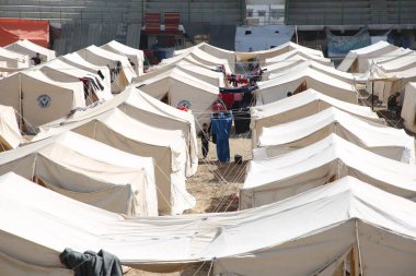 (int) Filistin uluslararası stadyumu yerlerinden edilen insanlar için sığınağa dönüştürüldü. 10 Kasım 2024, Gazze, Filistin: Gazze şehrinin merkezindeki Filistin uluslararası stadyumu bir sığınağa dönüşüyor (Hashem zimmo / thenews2)