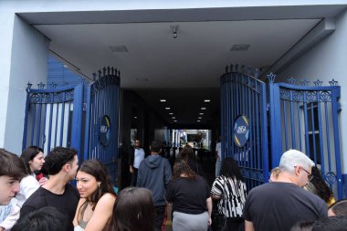 Sao Paulo, 10 / 11 / 2024 - eğitim / üniversite / enem - Sao Paulo 'nun güney bölgesindeki Santo Amaro Üniversitesi' nde ulusal lise sınavının ikinci gününe gelen öğrenciler için kapılar açıldı - enem 2024 (Leandro Chemalle / thenews2)