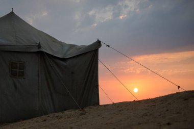 November 10, 2024, khan younis, gaza, palestine : displaced children play near their tent on the beach in khan younis, southern gaza strip, on the evening of the 401st day of the war on gaza (mohammed skaik / thenews2) clipart