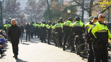 9 Kasım 2024, New York, ABD: aktivistler, seçilmiş başkan Donald Trump 'ın politikalarını kınamayı planlıyor, Columbus Sirki' nde (Niyi fote / the Newws2)
