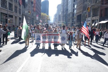 New York Şehri Gaziler Günü geçit töreni. 11 Kasım 2024, New York, ABD: New York Şehri Gaziler Günü 26. ve 5. caddelerin batısından 45. Cadde 'ye kadar New York Belediye Başkanı (Jose Francisco / the Newws2) 