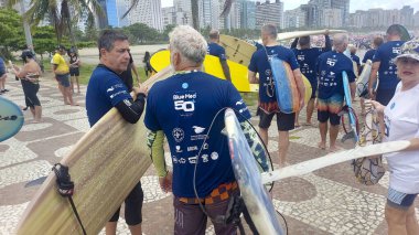 Santos (sp), 11 / 10 / 2024 sörf / nerede / rekor kırma - 10 Kasım 2024 'te, Santos' taki yeni dalgakıran plajı, aynı dalgadaki en çok sörfçünün dünya rekorunu kırma girişimine sahne oldu (luigi bongiovanni / thenews2)