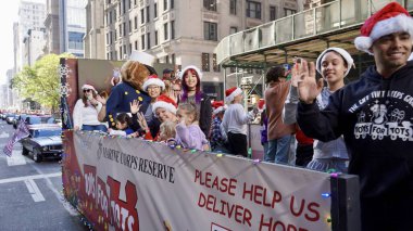 New York Şehri Gaziler Günü geçit töreni. 11 Kasım 2024, New York, ABD: New York Şehri Gaziler Günü 26. ve 5. caddelerin batısından 45. Cadde 'ye kadar New York Belediye Başkanı (Jose Francisco / the Newws2) 